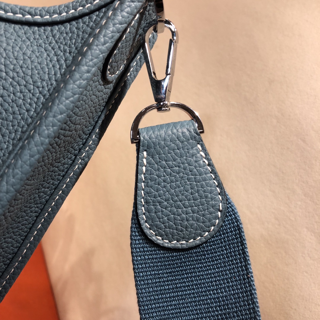 Hermes Evelyne III 29 PM Shoulder Bag In Blue Lin Clemence Leather